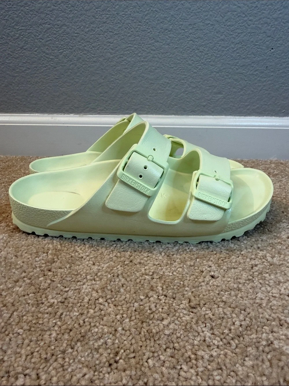 Birkenstock Two-Buckle Arizona Essentials EVA Slides in Faded Lime EU 39 - Picture 2 of 8